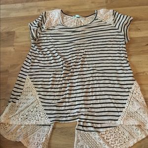 Maurice's black clean t-shirt